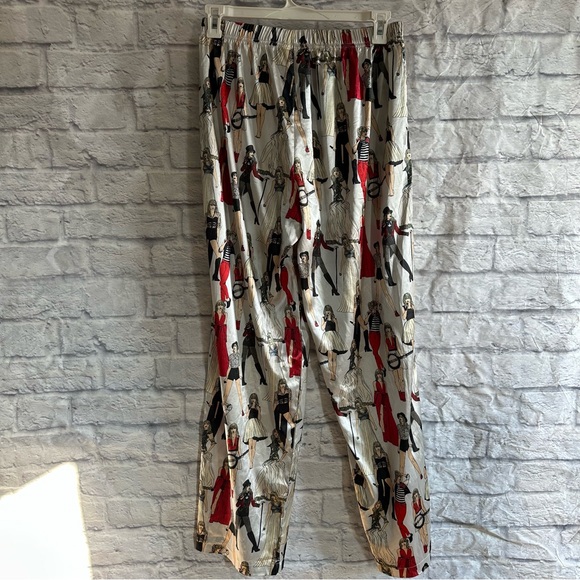 PREOWNED TAYLOR SWIFT SILKY ERAS TOUR TAYLORS VERSION RED PAJAMAS PJS WOMENS XL - Picture 3 of 9